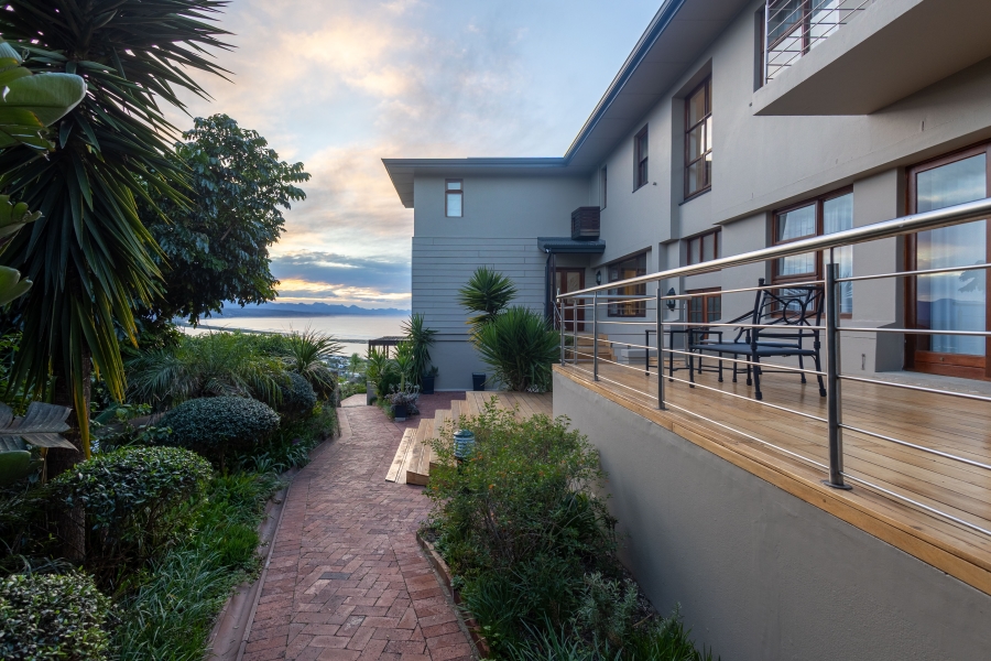 7 Bedroom Property for Sale in Bowtie Western Cape